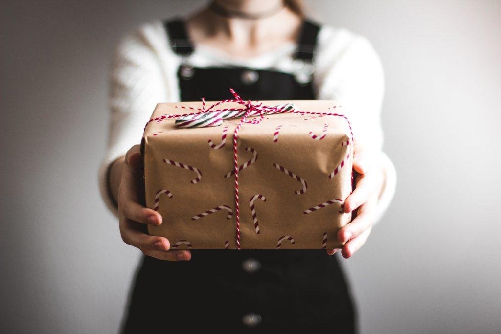 use handmade and memorable gifts