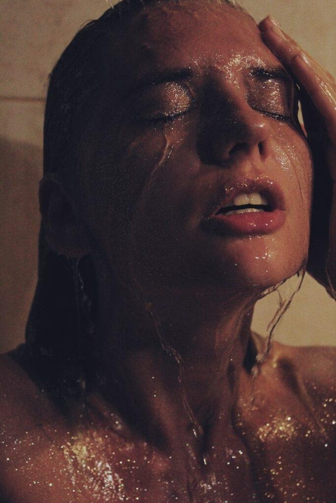 women washing her face